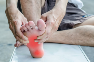 Nóng lòng bàn chân là bệnh gì?