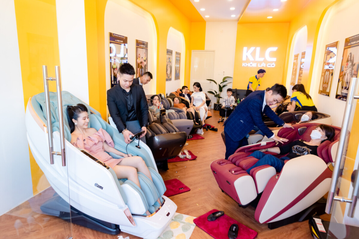 Ghế massage KLC khai trương showroom mới 01